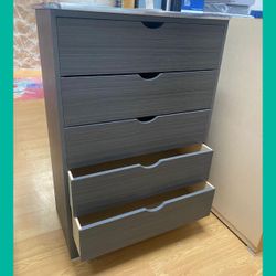 5 drawers dresser/ Five drawers dresser