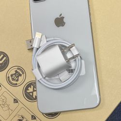Factory unlocked apple iphone 8 plus 64 gb , store warranty 
