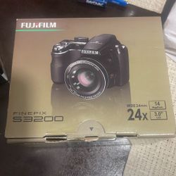 FUJIFILM FinePix S3200 Camera 