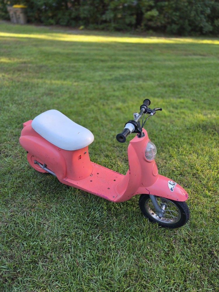 KIDS ELECTRIC SCOOTER BY RAZOR