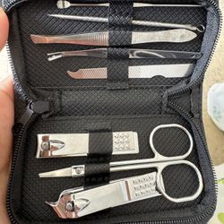 New Skull Shaver 8-Piece Manicure Set