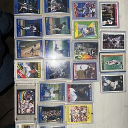 Lot of 23 Ken Griffey Junior Baseball Cards