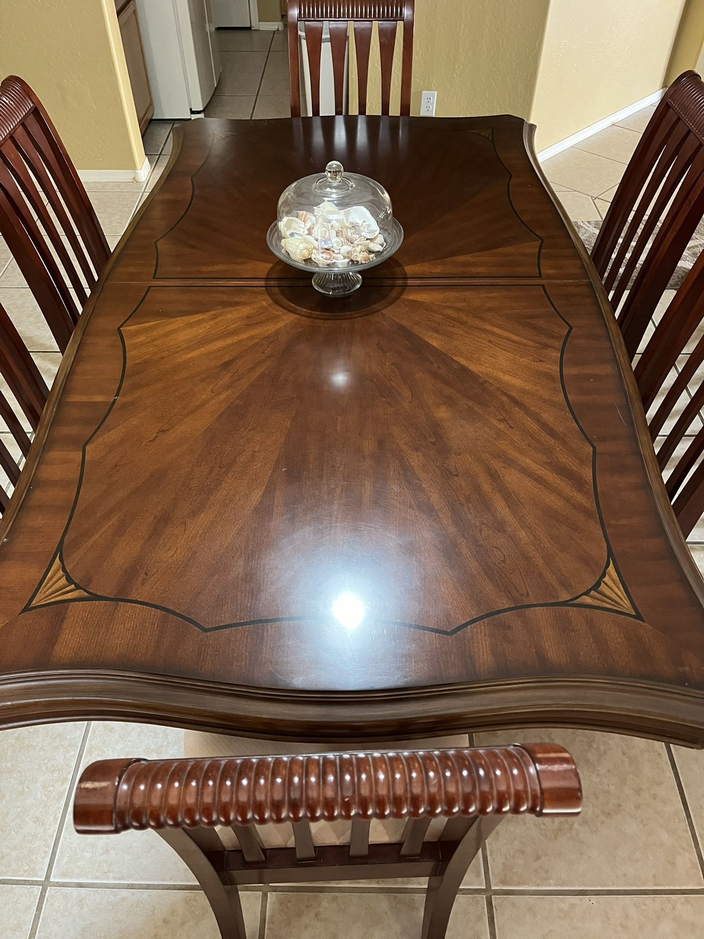 Dinning Room/Kitchen Table And Chairs