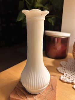Vintage Randall Milk Glass Bud Vase Ribbed Glass with Ruffled Rim 6" Excellent