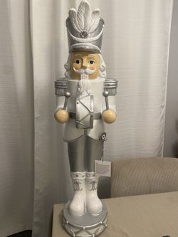 Nutcracker 3ft Silver And White