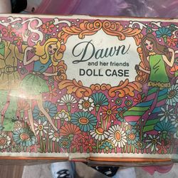 Dawn And Her Friends Doll Case Vintage With Dolls