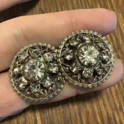 Vintage rhinestone Silver Tone brooch