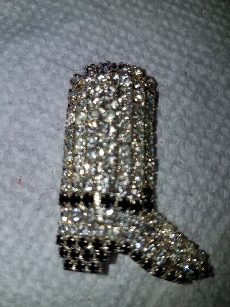 Crystal boot pin
