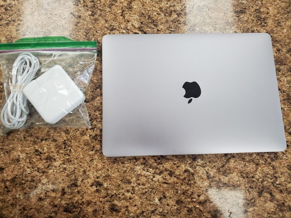 Apple Laptop A2338