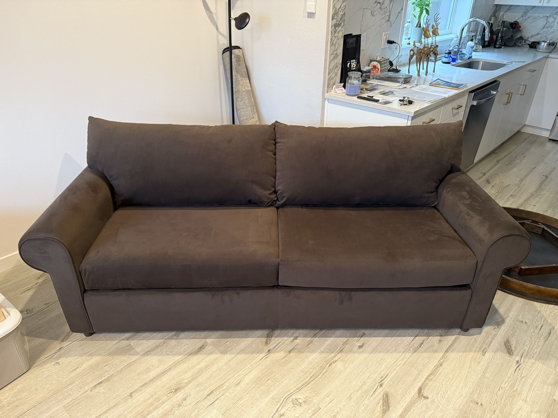 Like-New Queen Sleeper Sofa – Hardly Used!