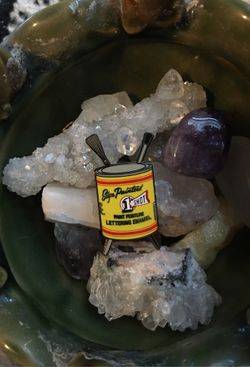 1 shot Lettering Paint Can w/ Quil and Brush. 1 inch in size