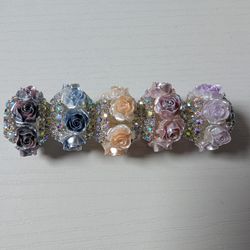 5 Pcs-Roses Fancy Acrylic Beads 