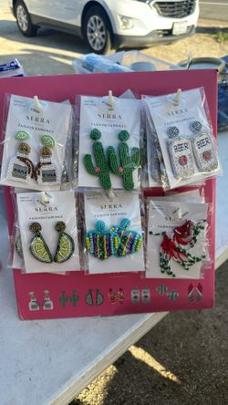 Earrings 