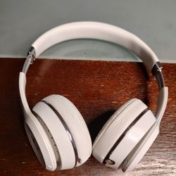 BEATS SOLO 3 WIRELESS HEADPHONES MODEL A1796 WHITE