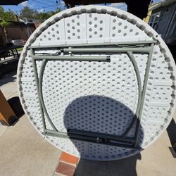 60" Round Plastic Foldup TablesWorking order no cracks or anything wrong. Fully functional. 60" X 30" tall. Great for any occasion. Garage kept no rus