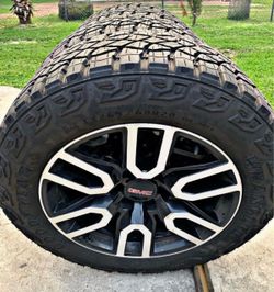 GMC Sierra at4 wheels and tires 20s