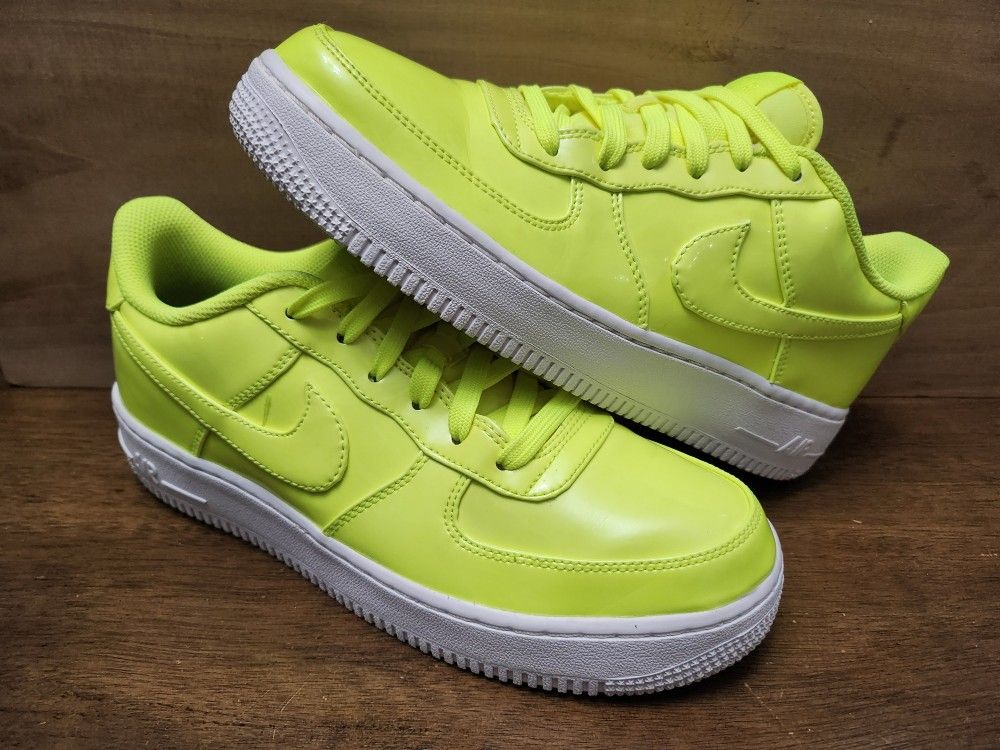 2018 Nike Air Force LV8 volt/white sz 7Y/ Mens 7/ Womens