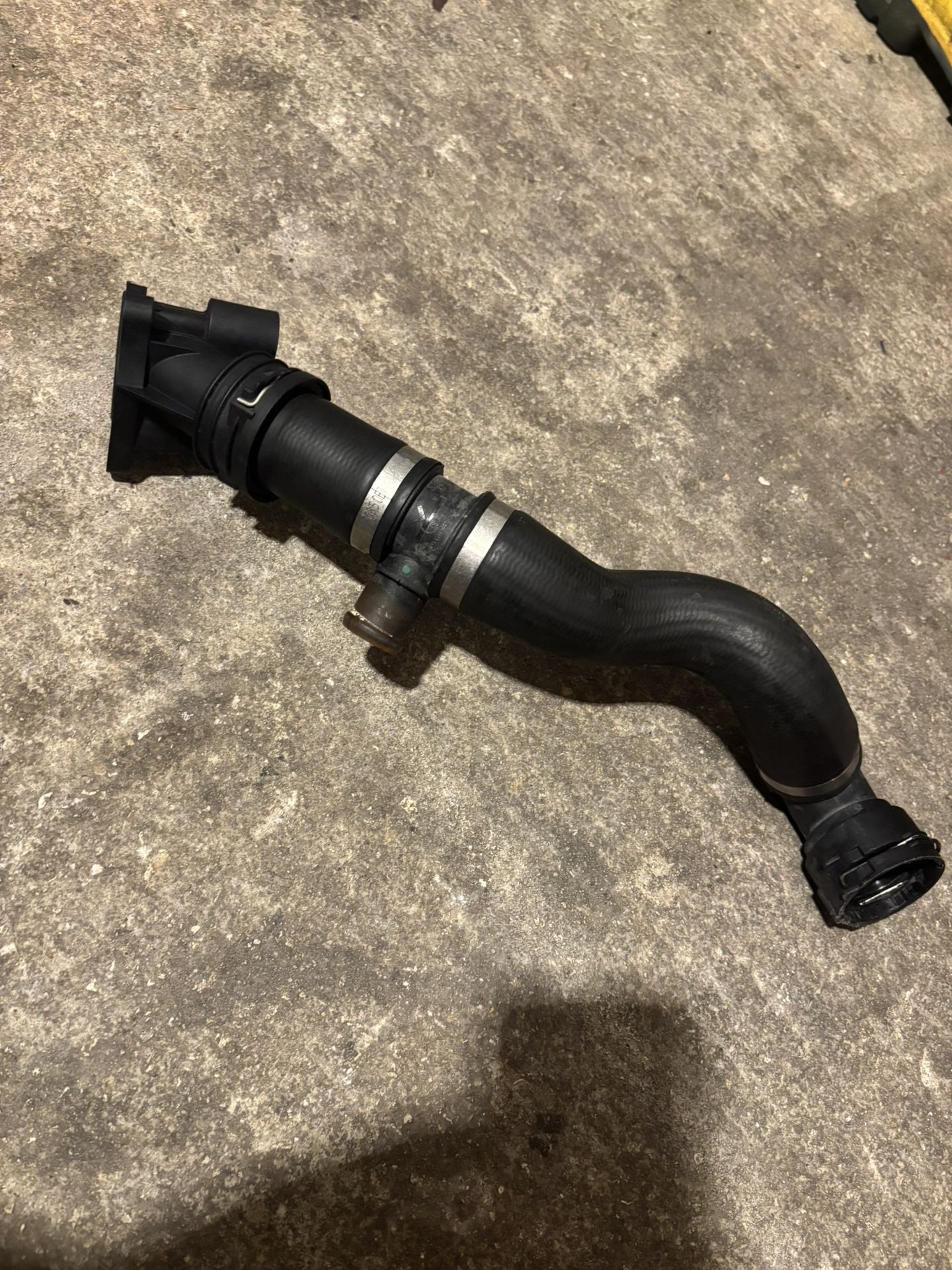 Used Genuine Radiator Coolant Hose Lower 211(contact info removed) for Mercedes MB