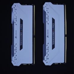 Corsair VENGEANCE RGB PRO DDR4 RAM – 16GB (2×8GB) 3200MHz White