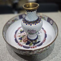 Vintage Japanese Porcelain Gold Trimmed Bowl