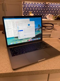 2020 Apple MacBook Pro 13” Core i7 16GB 1000GB/1TB Finance Available!