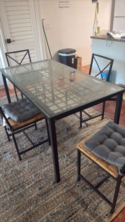 Dining room table