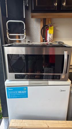 Barely used samsung microwave