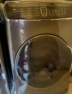 Samsung FlexWash Washer + Gas Dryer – Black Stainless