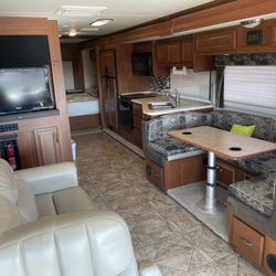 2011 Fleetwood Bounder 33U