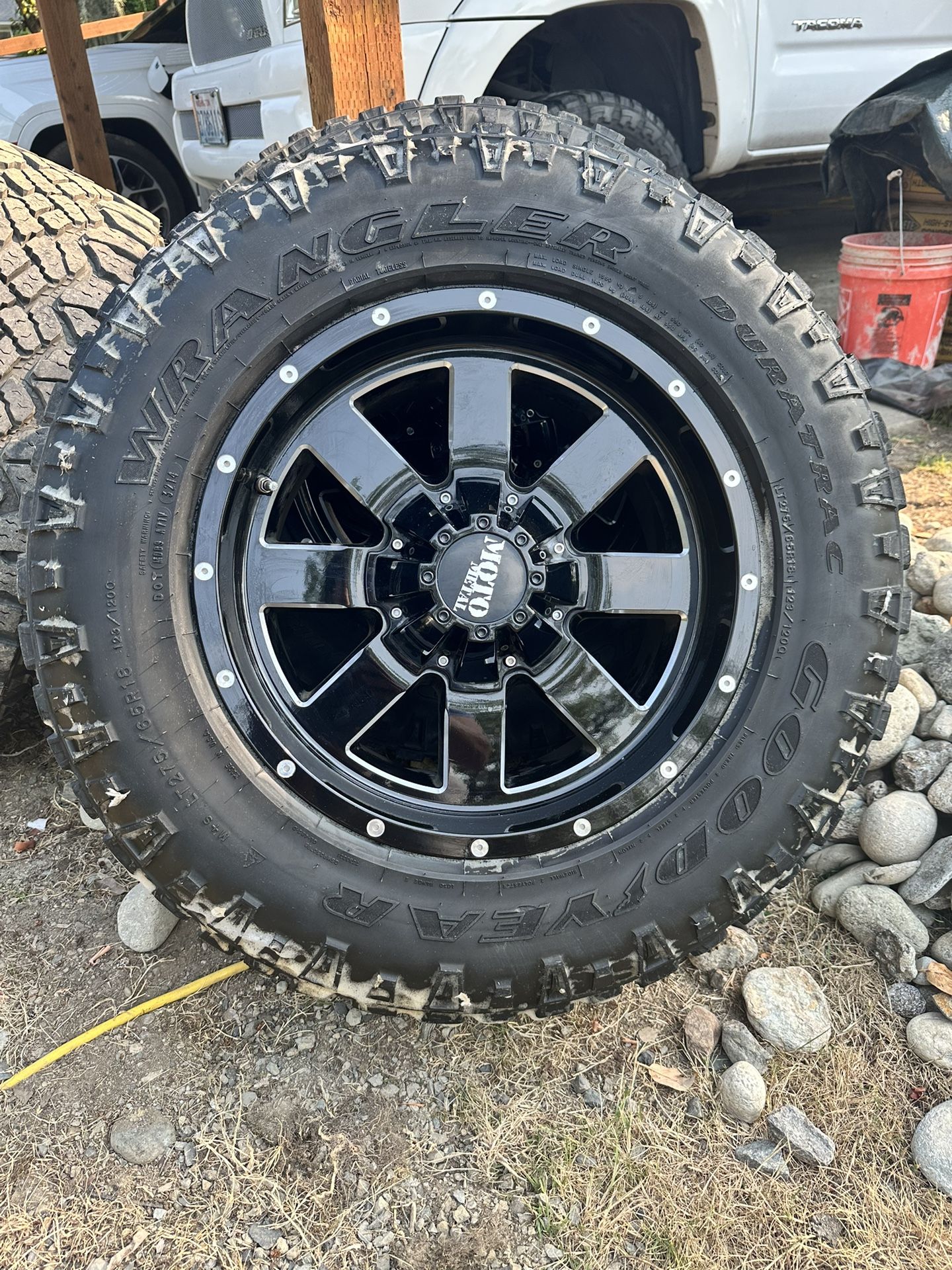 Moto Metal 18” Toyota Tacoma Wheels With Goodyear Wrangler 275/64/18 Like New