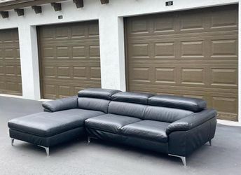Couch/Sofa  Sectional - Perazzi - Delivery Available 🚛