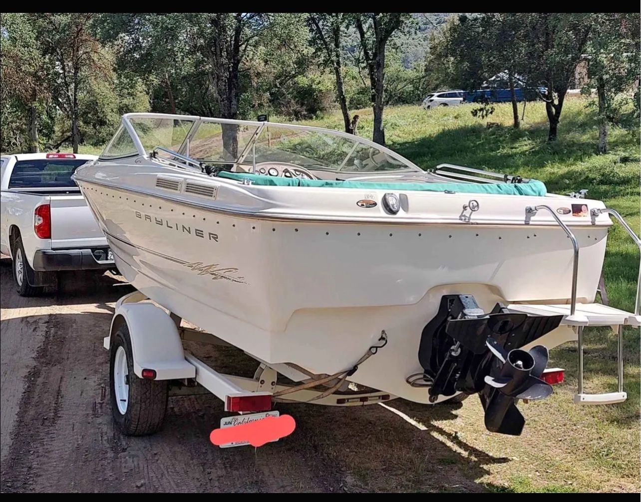 2000 Bayliner Capri 2150