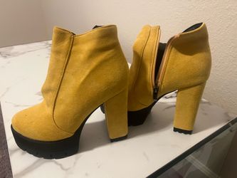 Boot Heels Yellow, Size 6 Womens