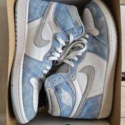 Jordan 1 Hyper Royal
