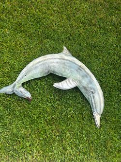 Dolphin art (metal)