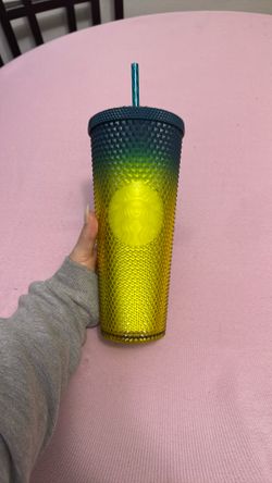 Ombré Studded Venti Starbucks Tumbler 🐠