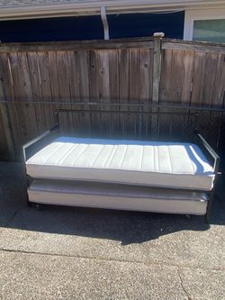 Twin bed with role out hide a bed and mattresses