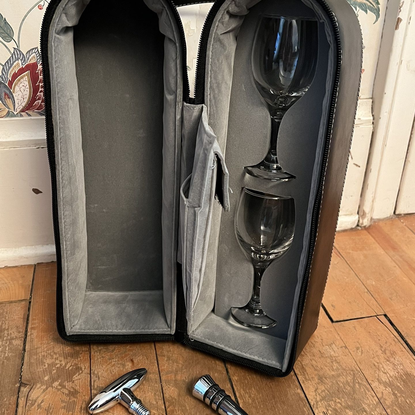 New Geoffrey Beene Wine Set Travel Case - 2 Glasses, Stopper, Corkscrew  (open box) for Sale in Richmond Heights, OH - OfferUp
