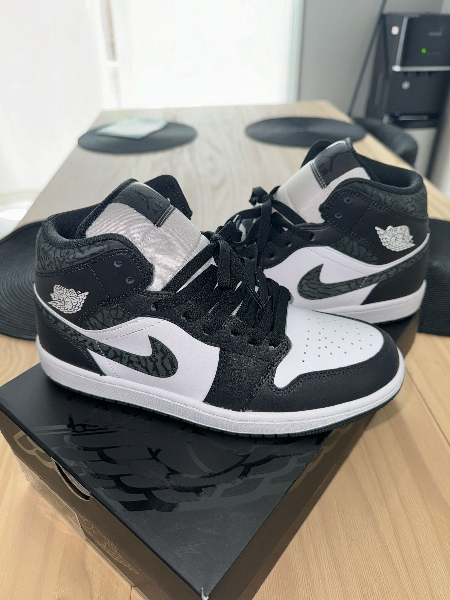 Jordan 1 Mid Size 8.5 Two Pairs Men