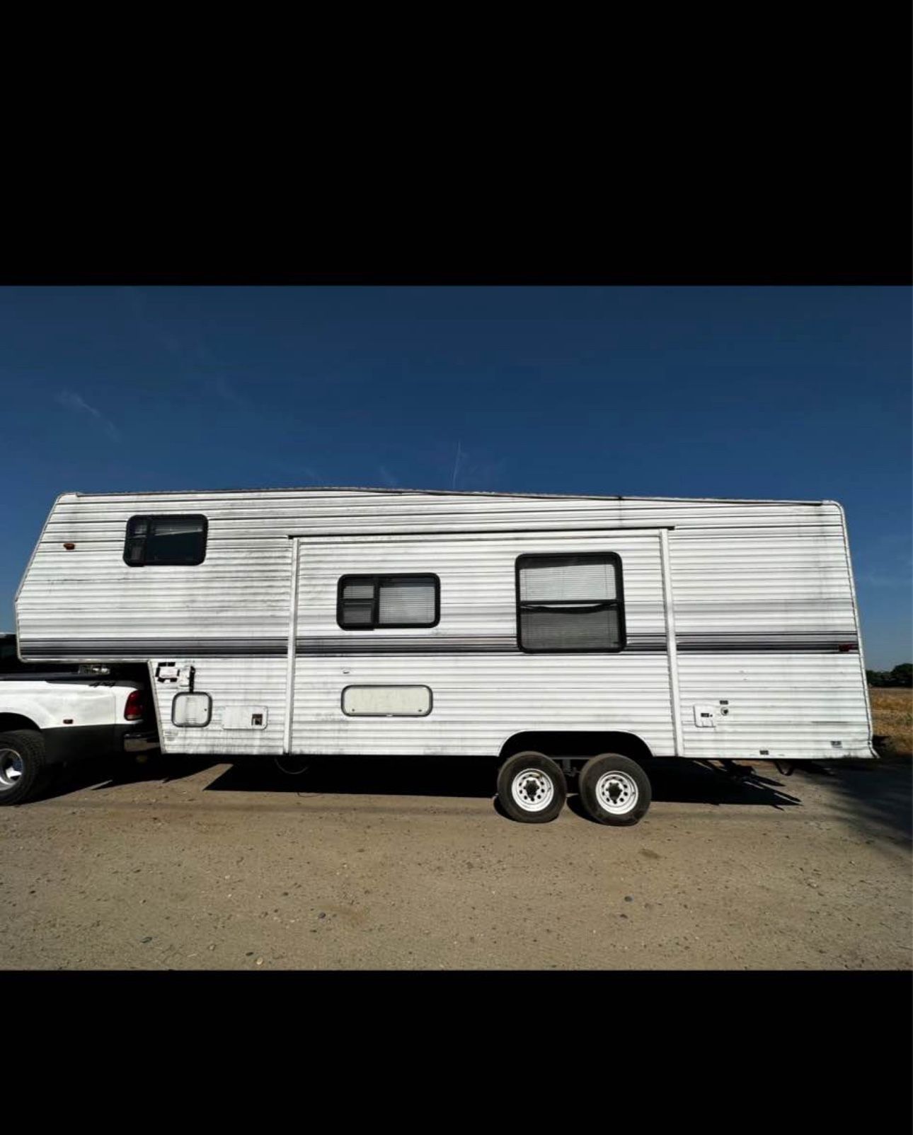 1999 Nomad 30 Foot 5th Wheel Trailer