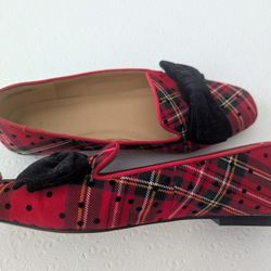 LIKE NEW TALBOTS RED AND BLACK PLAID FLATS WITH BLACK VELVET BOW SZ  6.5M JUST IN TIME FOR THE HOLIDAYS 
