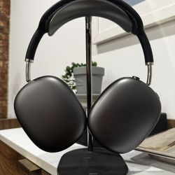 Apple AirPods Max - Space Gray - Powers On, No BT Pairing (For Parts/Repair)