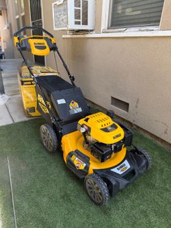 DEWALT
21 in. 196cc E-GOV Engine 3-in-1 Gas RWD Self-Propelled Lawn Mower with High Rear Wheels