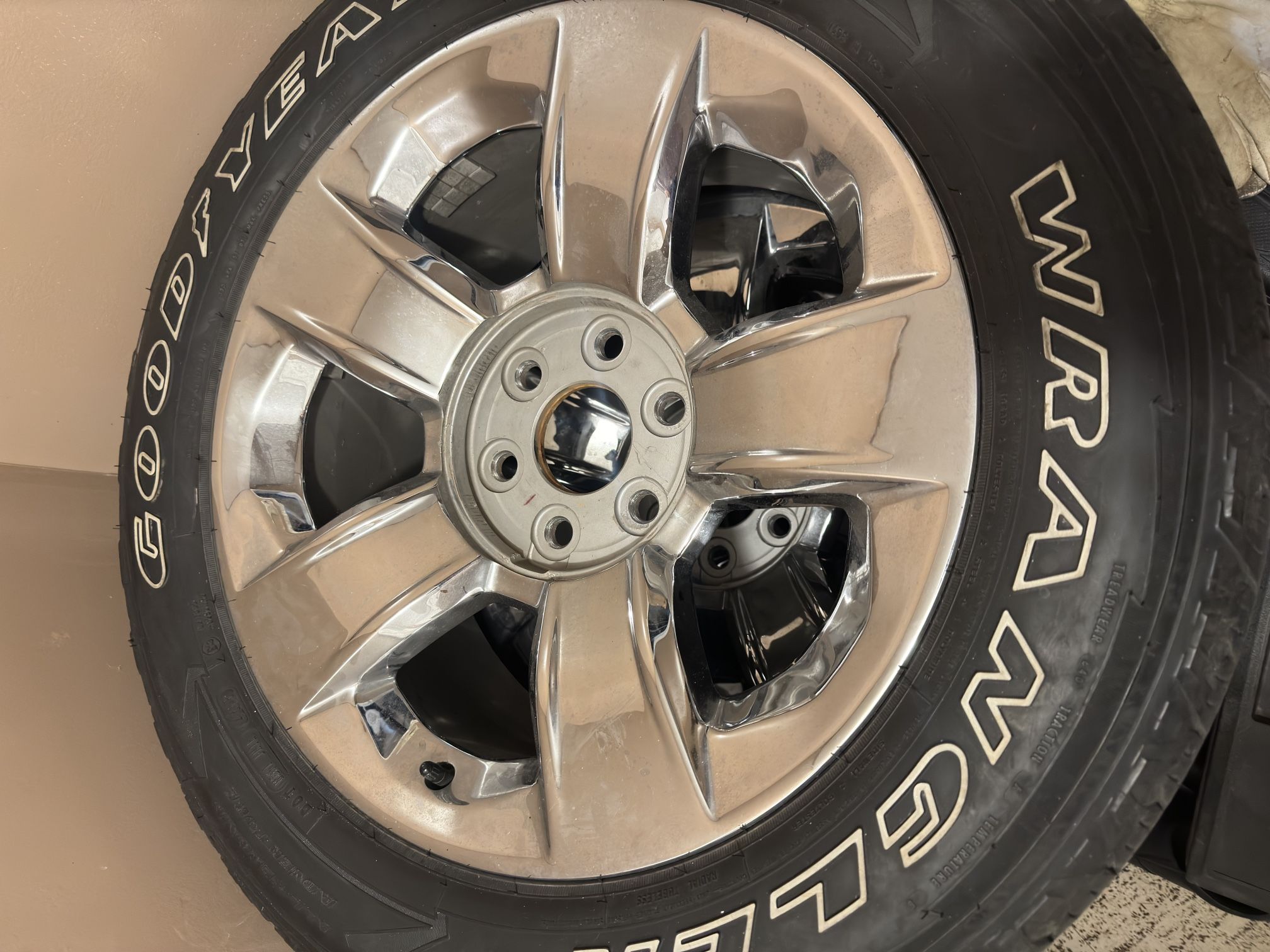 2009-2013 Chevy Silverado 2009-2014 Suburban Tahoe 18” Chrome Clad Wheel