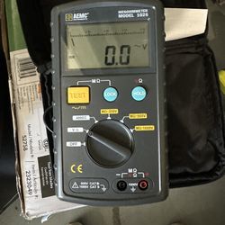 TESTER AEMC MEGOHMMETER MODEL 1026 