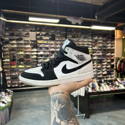Jordan 1 Mid Diamond Shorts USED