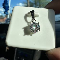 Solitaire Pendant With Chain 