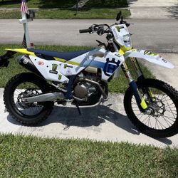 2024 Husqvarna motorcycle Enduro 501 low hours excellent condition like new title in hand