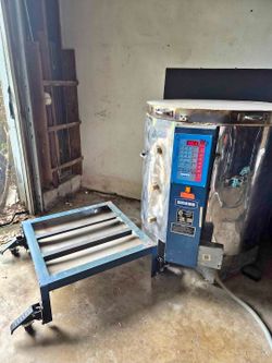 (OBO) 🔥 CRESS Kiln Bundle 🔥 Cone 10 capable kiln, rolling base, box of acc/furniture, manual, etc