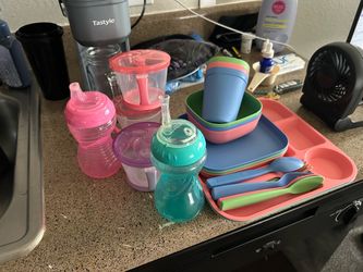 Toddler dinnerware with cups